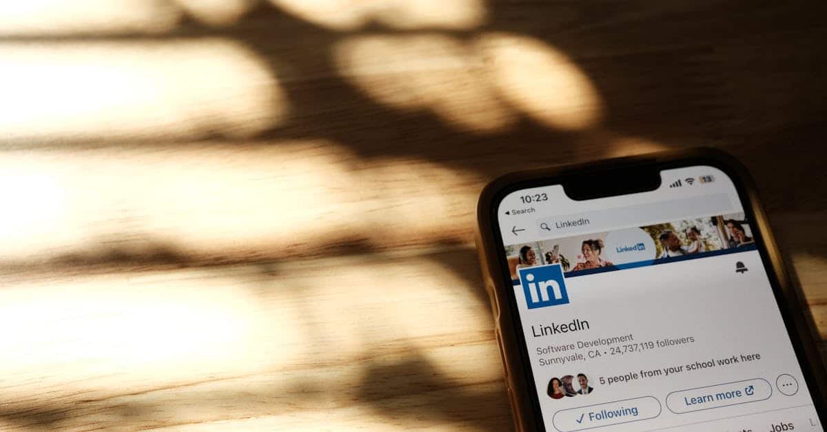 découvrez comment optimiser votre présence sur linkedin, le réseau professionnel incontournable. apprenez à développer votre réseau, à valoriser vos compétences et à booster votre carrière grâce à des astuces et des conseils pratiques.